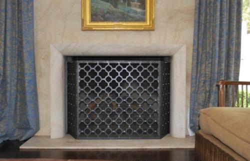 92 -  3 fold iron screen with quatrefoil